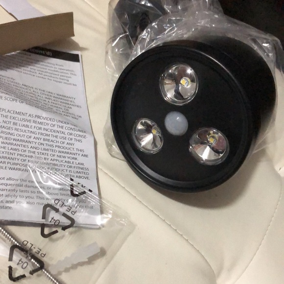 NEW Sharper Image Wireless Motion Sensor LED Spotlight-300 Lumens-Black - Picture 11 of 16